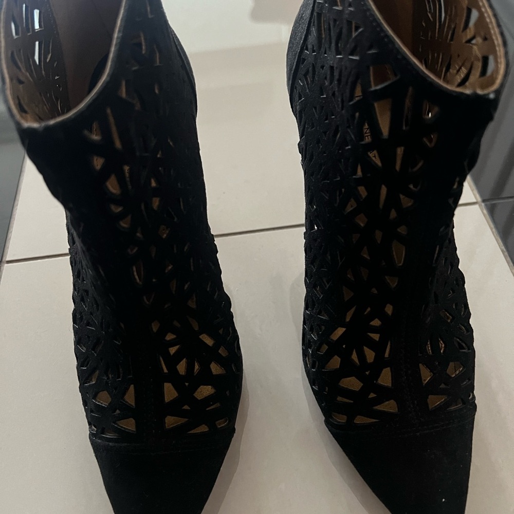 Black Booties Excellent Condition Bcbgeneration S… - image 6